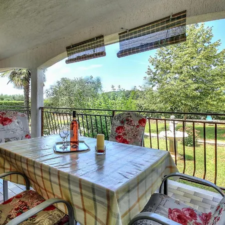 Apartment 2 Bedroom Beautiful Apartment In Porec *