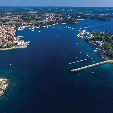 Appartement 2 Bedroom Beautiful In Poreč