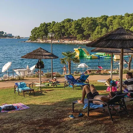 2 Bedroom Beautiful Apartment In Porec *