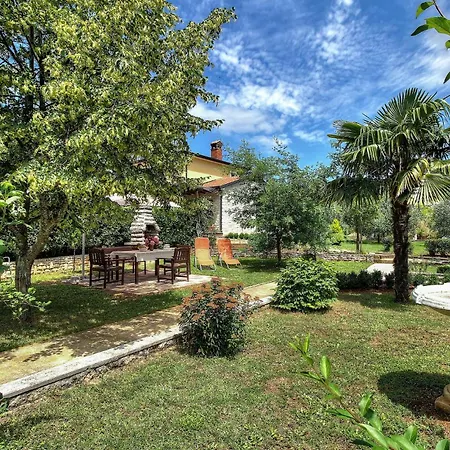 2 Bedroom Beautiful Apartment In Porec Apartment