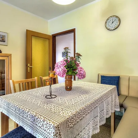 2 Bedroom Beautiful Apartment In Porec Apartment *