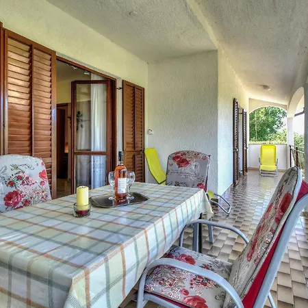 2 Bedroom Beautiful Apartment In Porec Apartment