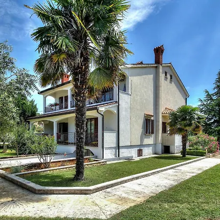 2 Bedroom Beautiful Apartment In Porec Apartman *