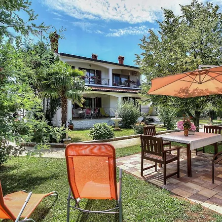 2 Bedroom Beautiful Apartment In Porec Apartment *