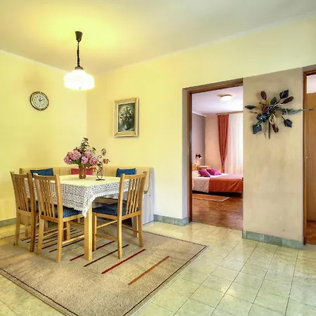 Apartment 2 Bedroom Beautiful Apartment In Porec *