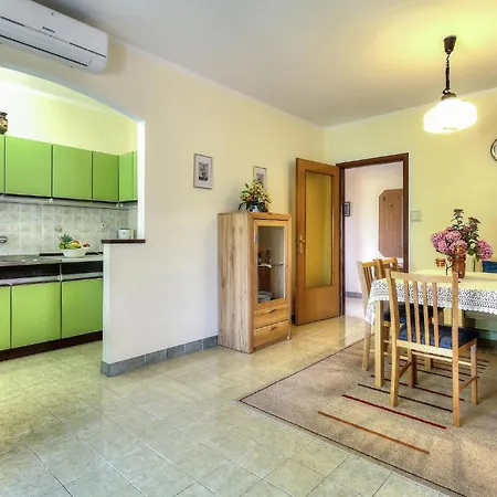 2 Bedroom Beautiful Apartment In Porec Apartment